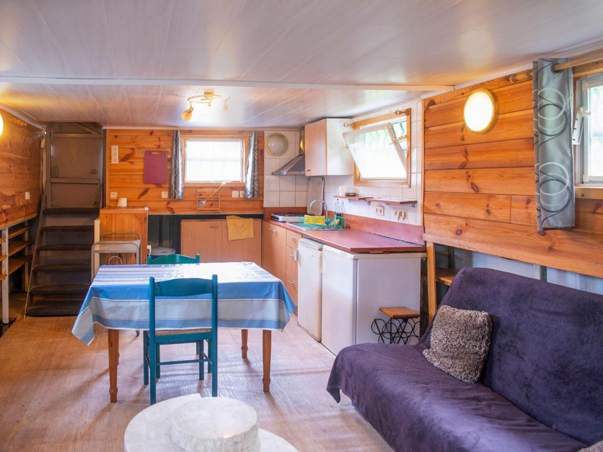 Comfy Houseboat In Florennes Next To The Forest Zewnętrze zdjęcie